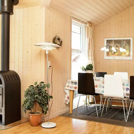 Three-bedroom Holiday In 26 * Oksbøl