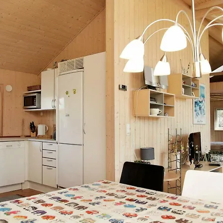 Three-bedroom Holiday In 26 * Oksbøl