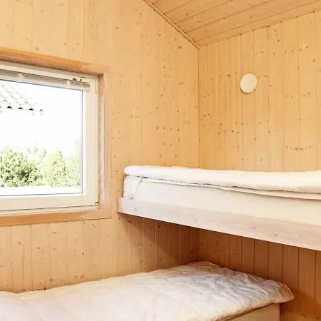 Feriehus Three-bedroom Holiday In 26 *