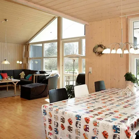 Feriehus Three-bedroom Holiday In 26 *